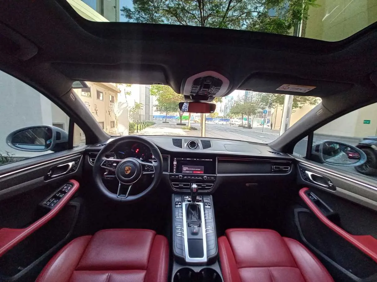 Car image 14