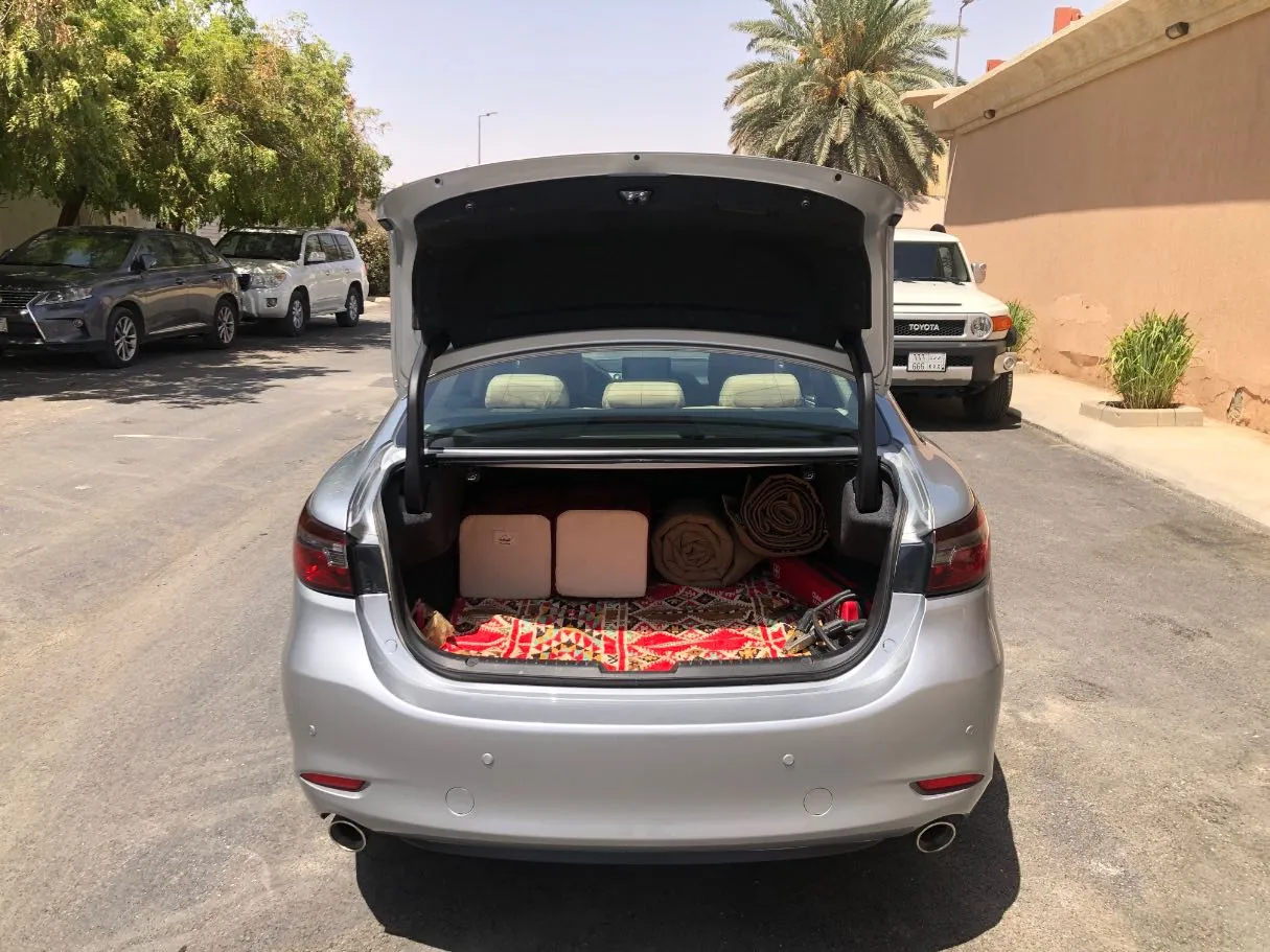 Car image 20