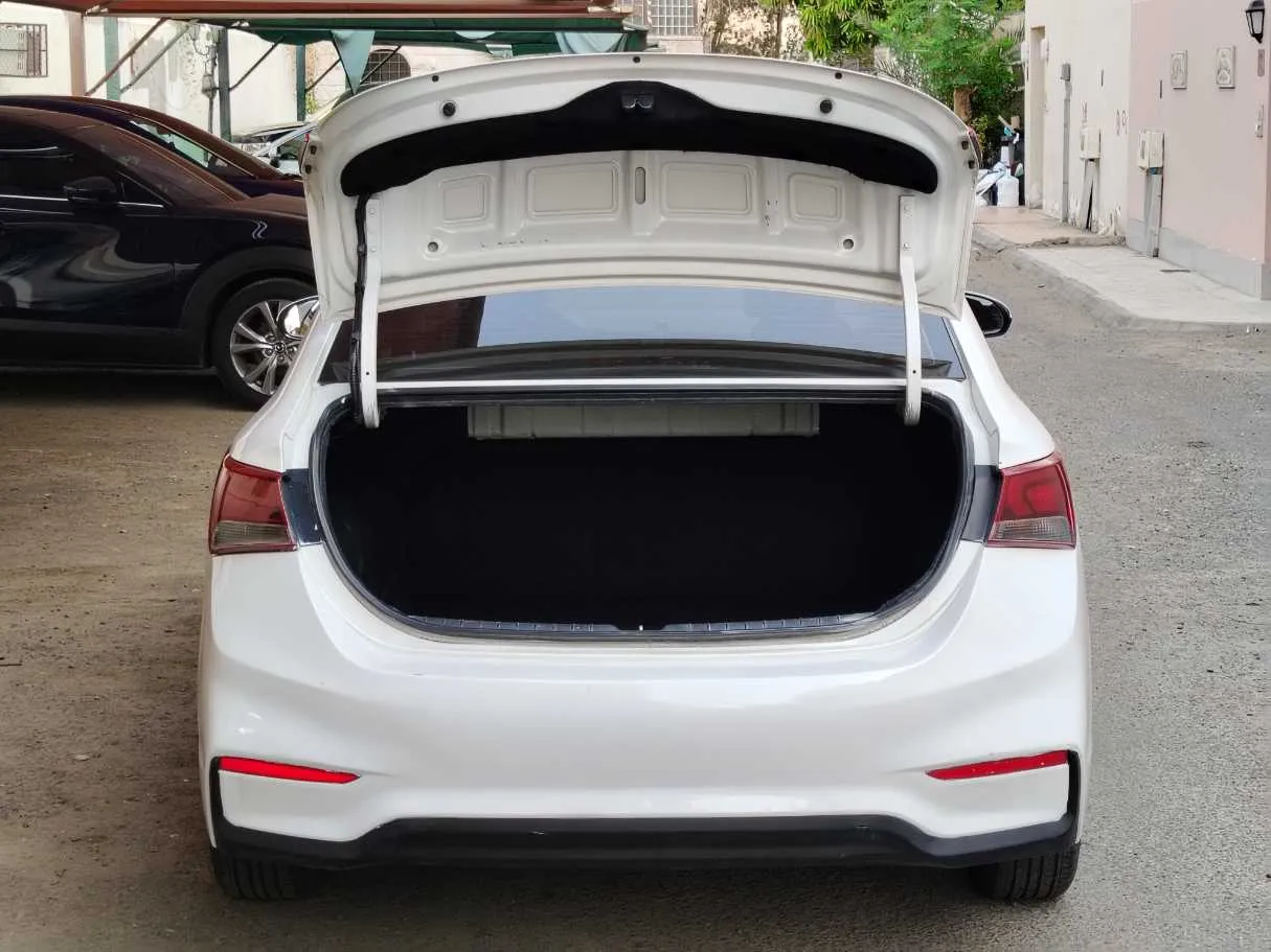 Car image 22