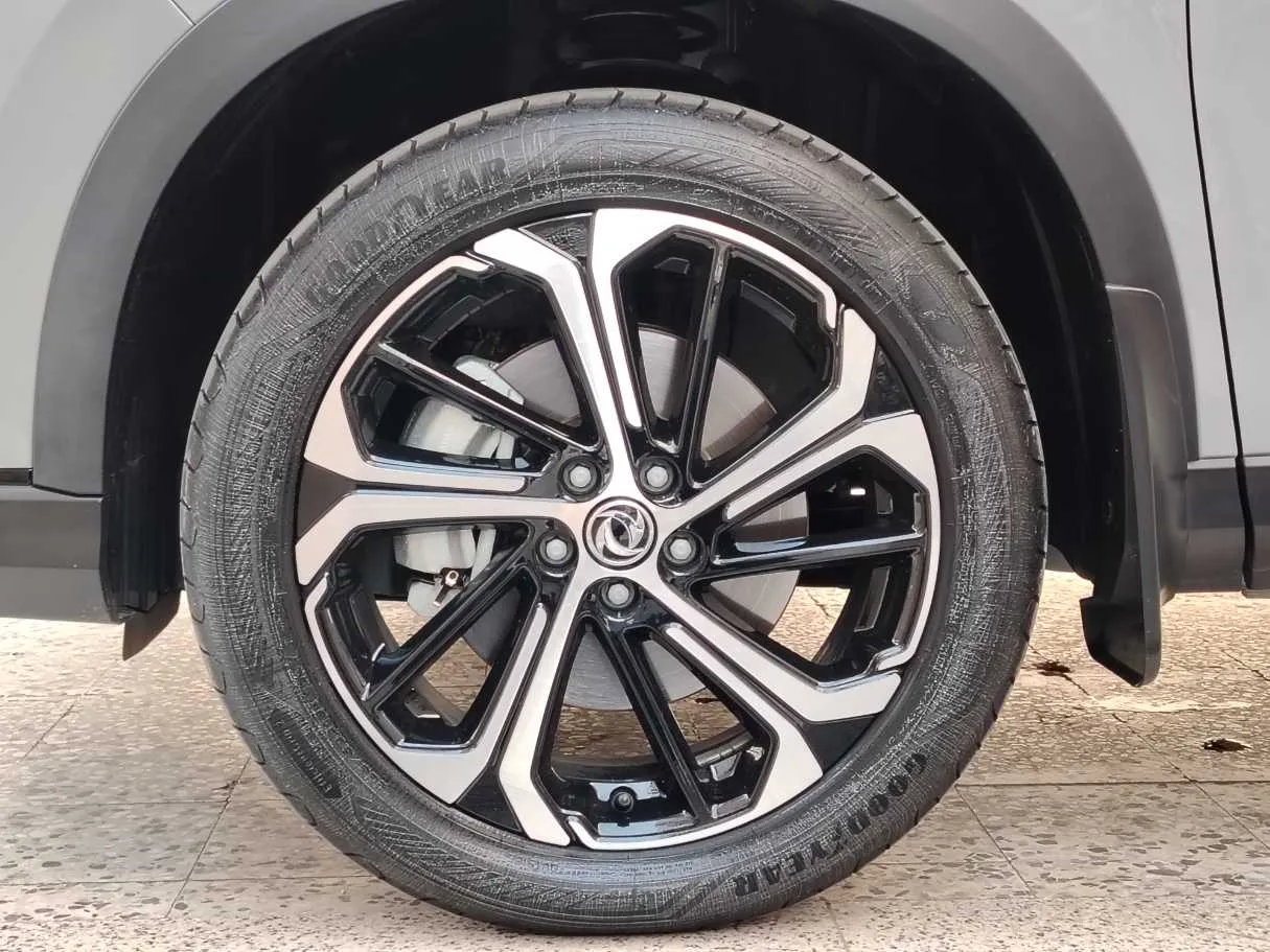 Car image 10