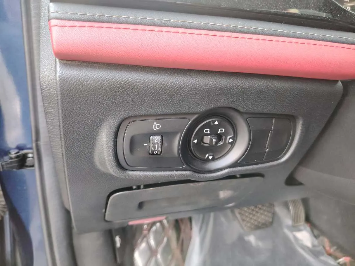 Car image 34