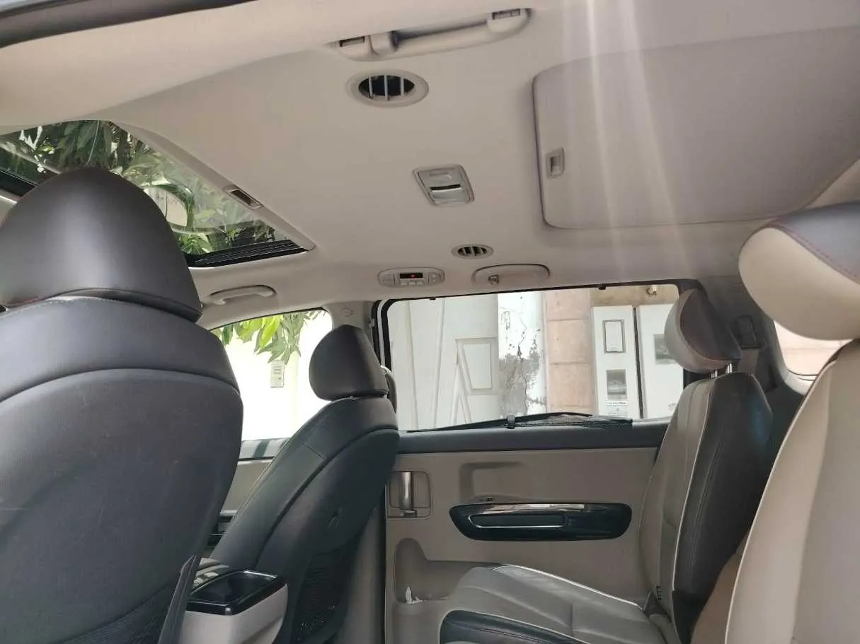Car image 17