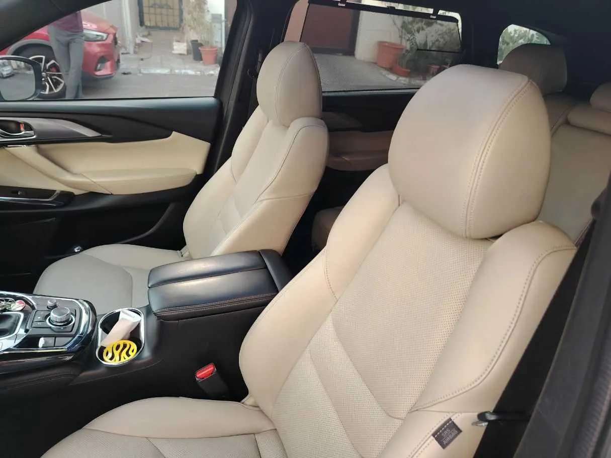 Car image 14