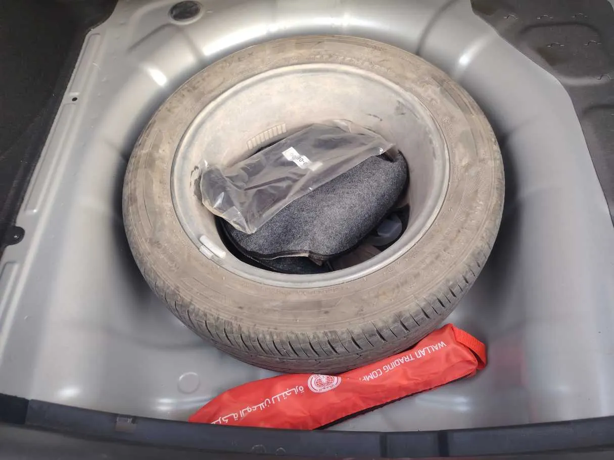 Car image 26