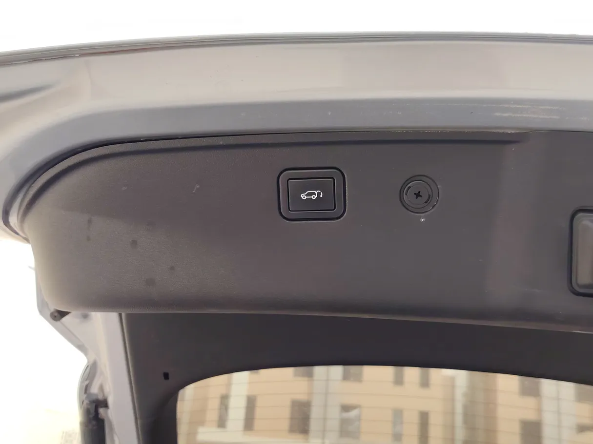 Car image 29