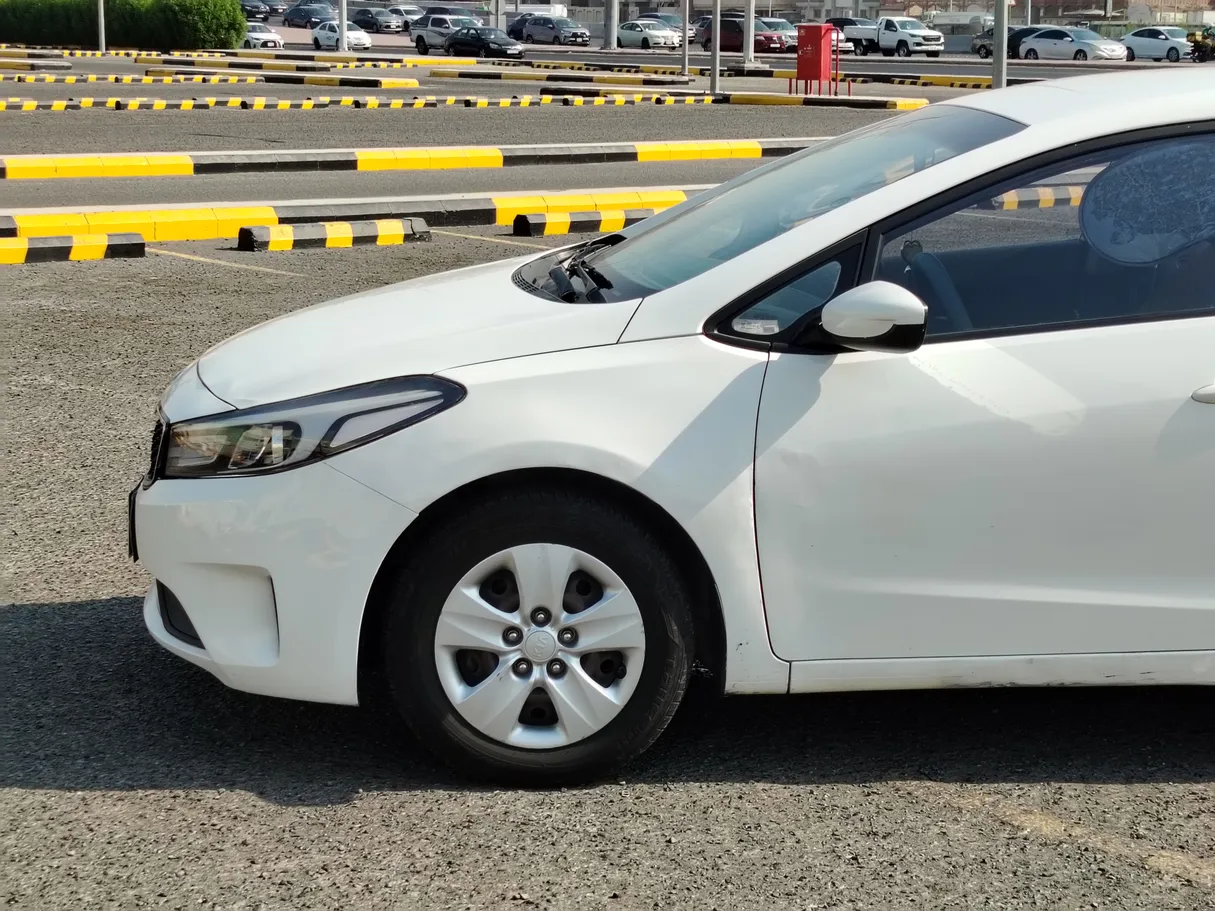 Car image 9