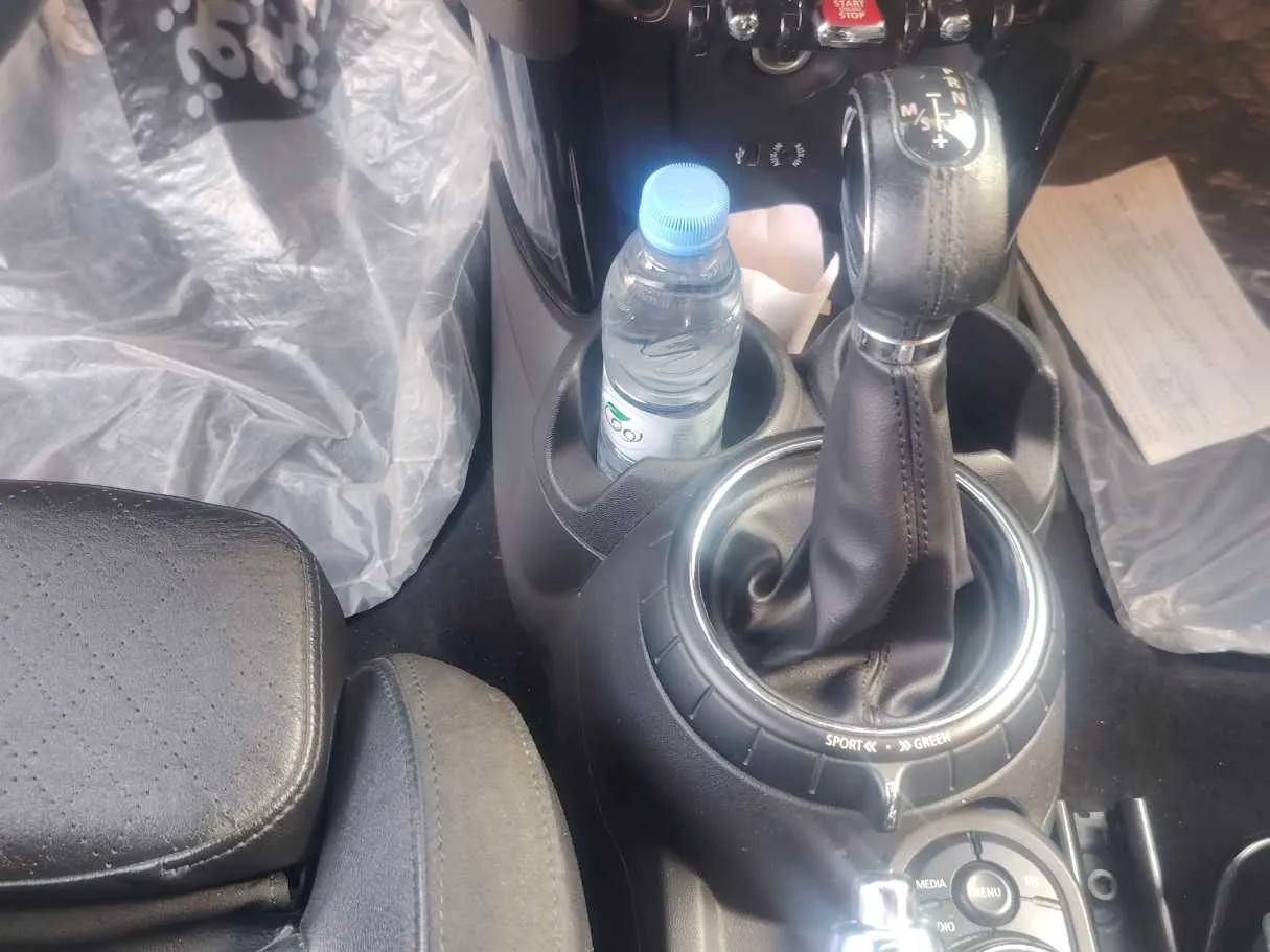 Car image 14