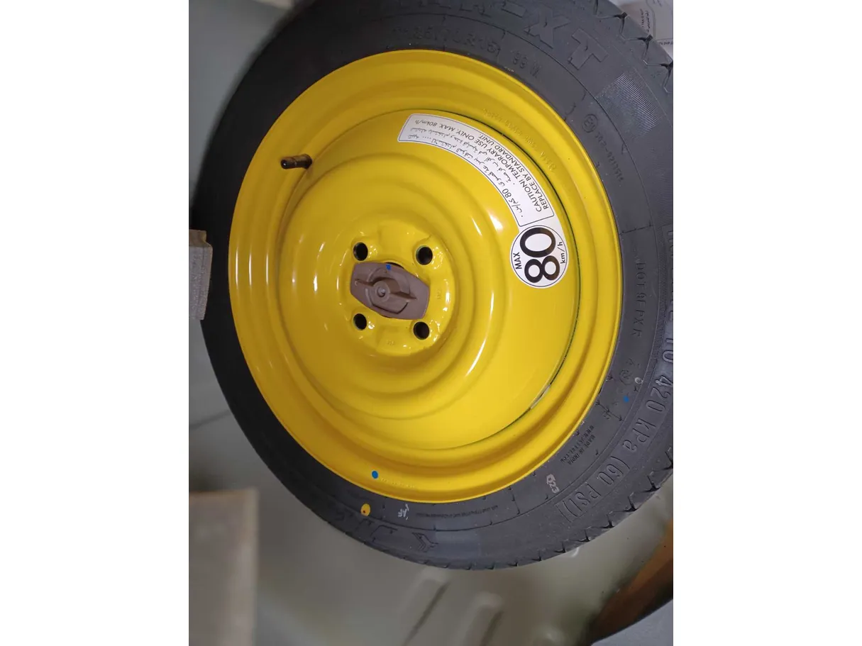 Car image 24