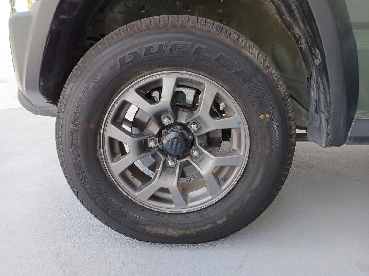 Car image 9