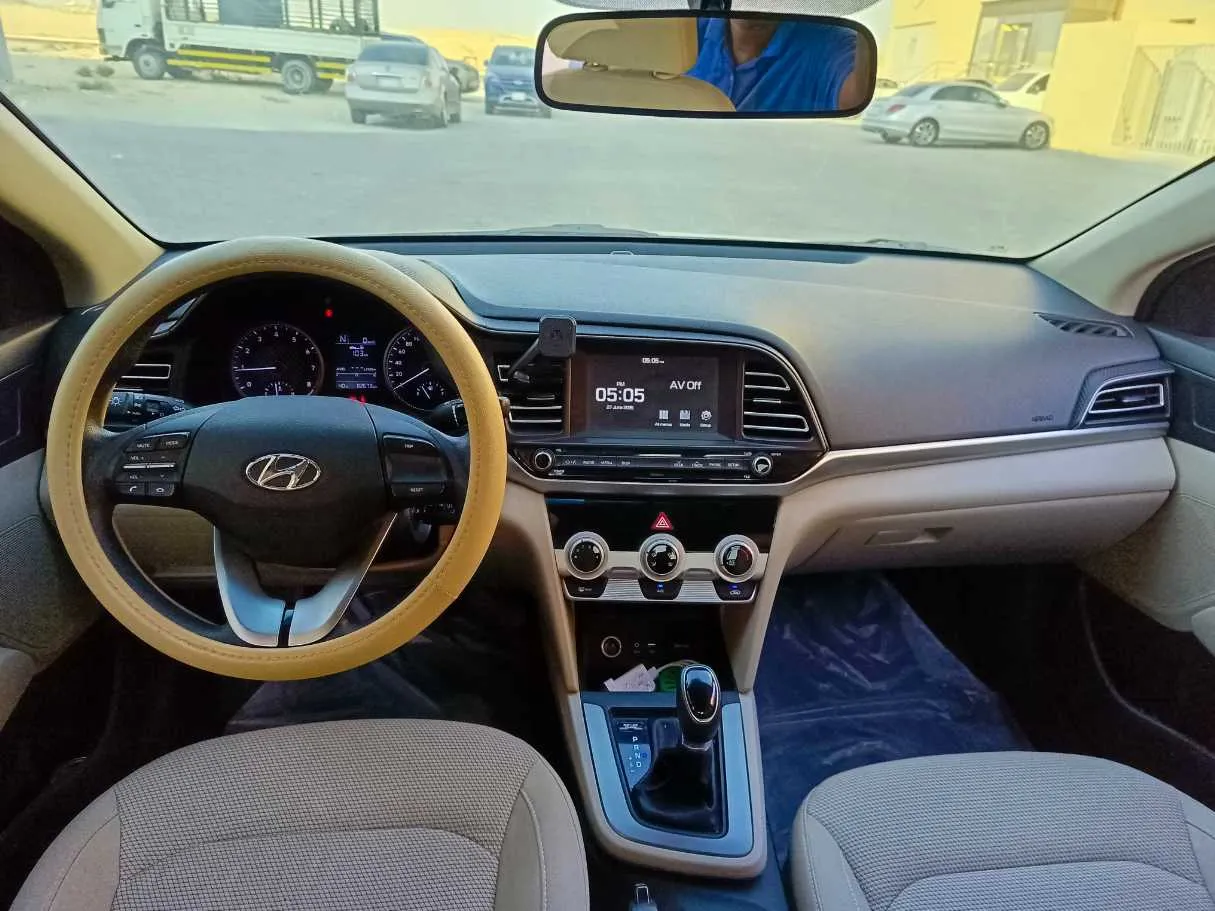 Car image 19