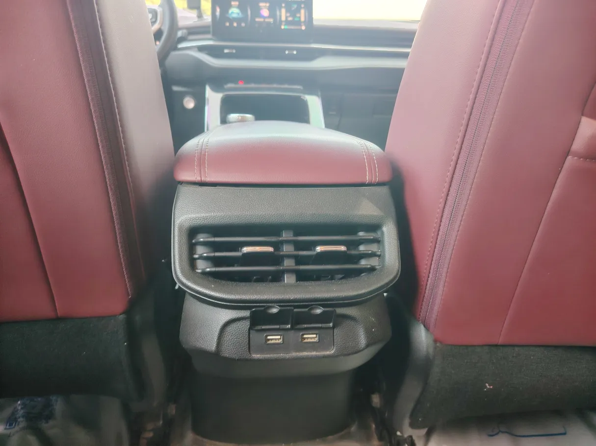 Car image 26
