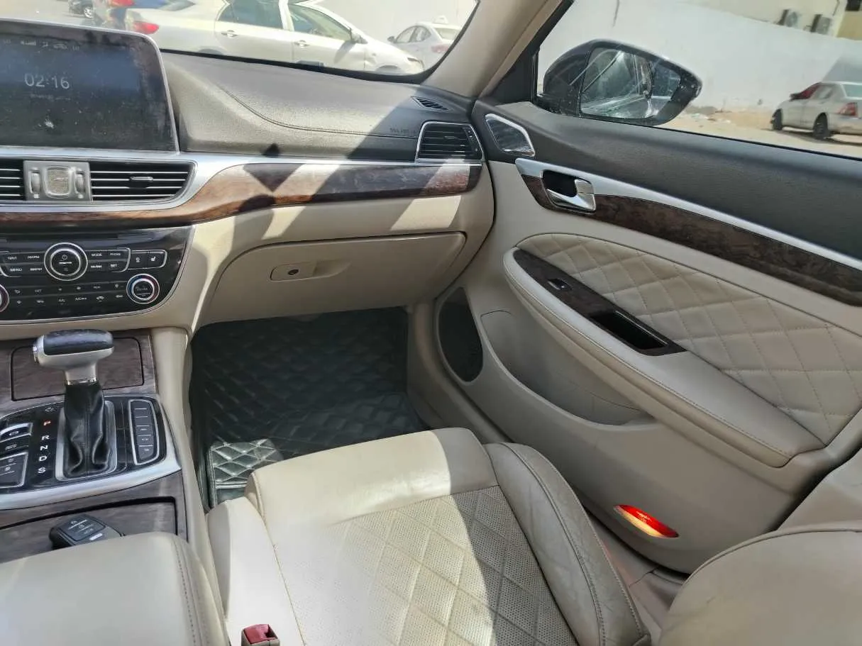 Car image 24
