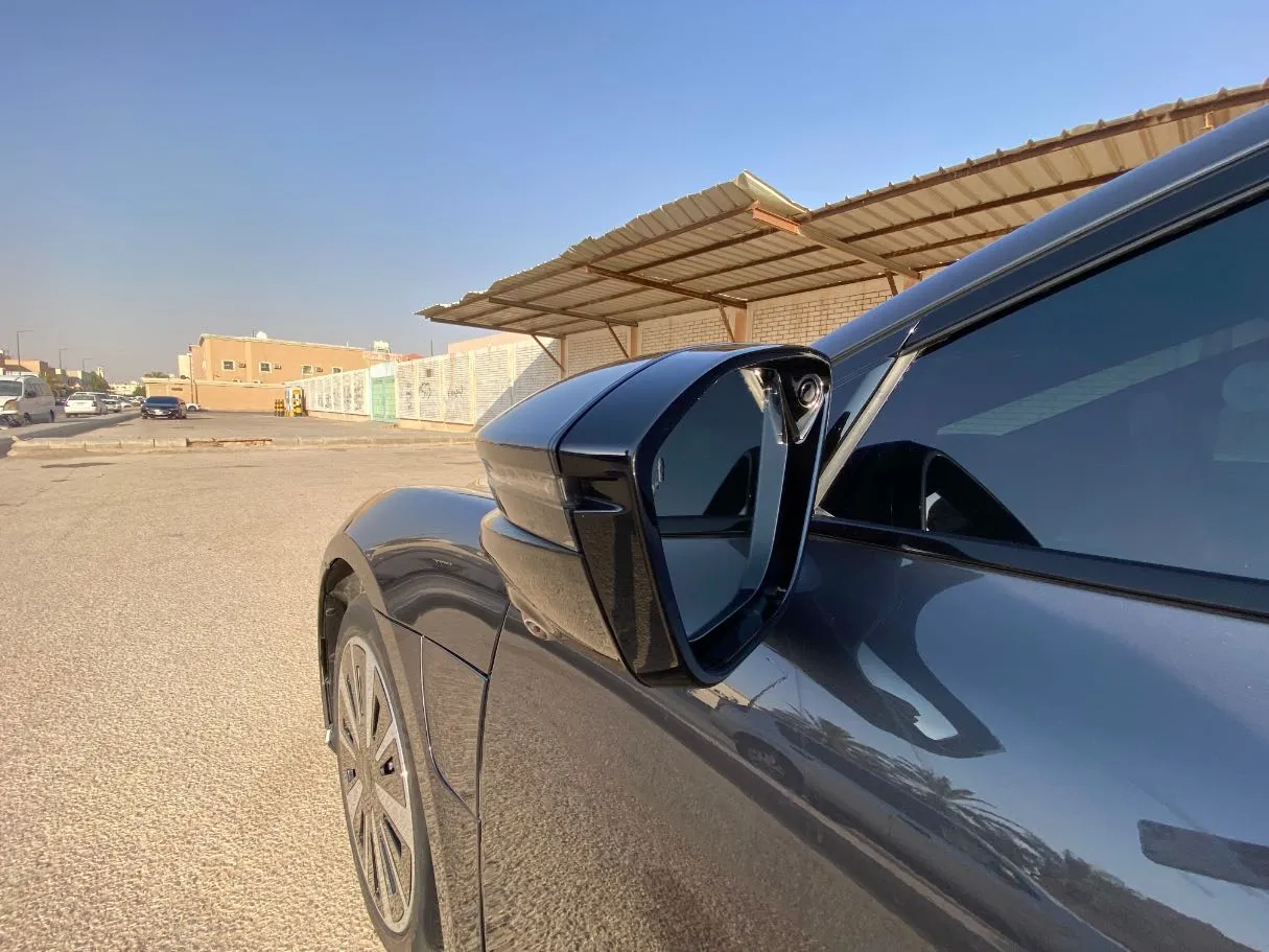 Car image 24
