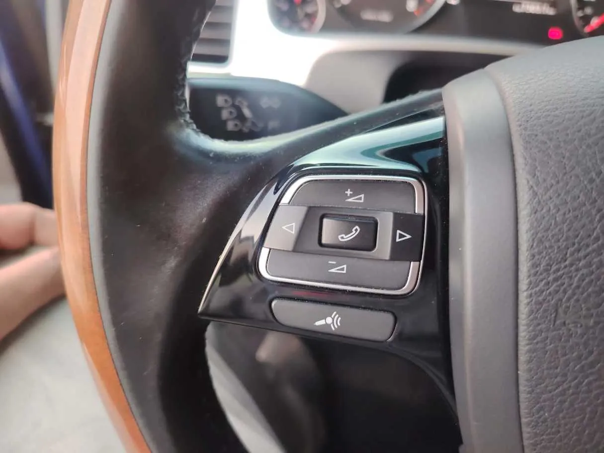 Car image 28
