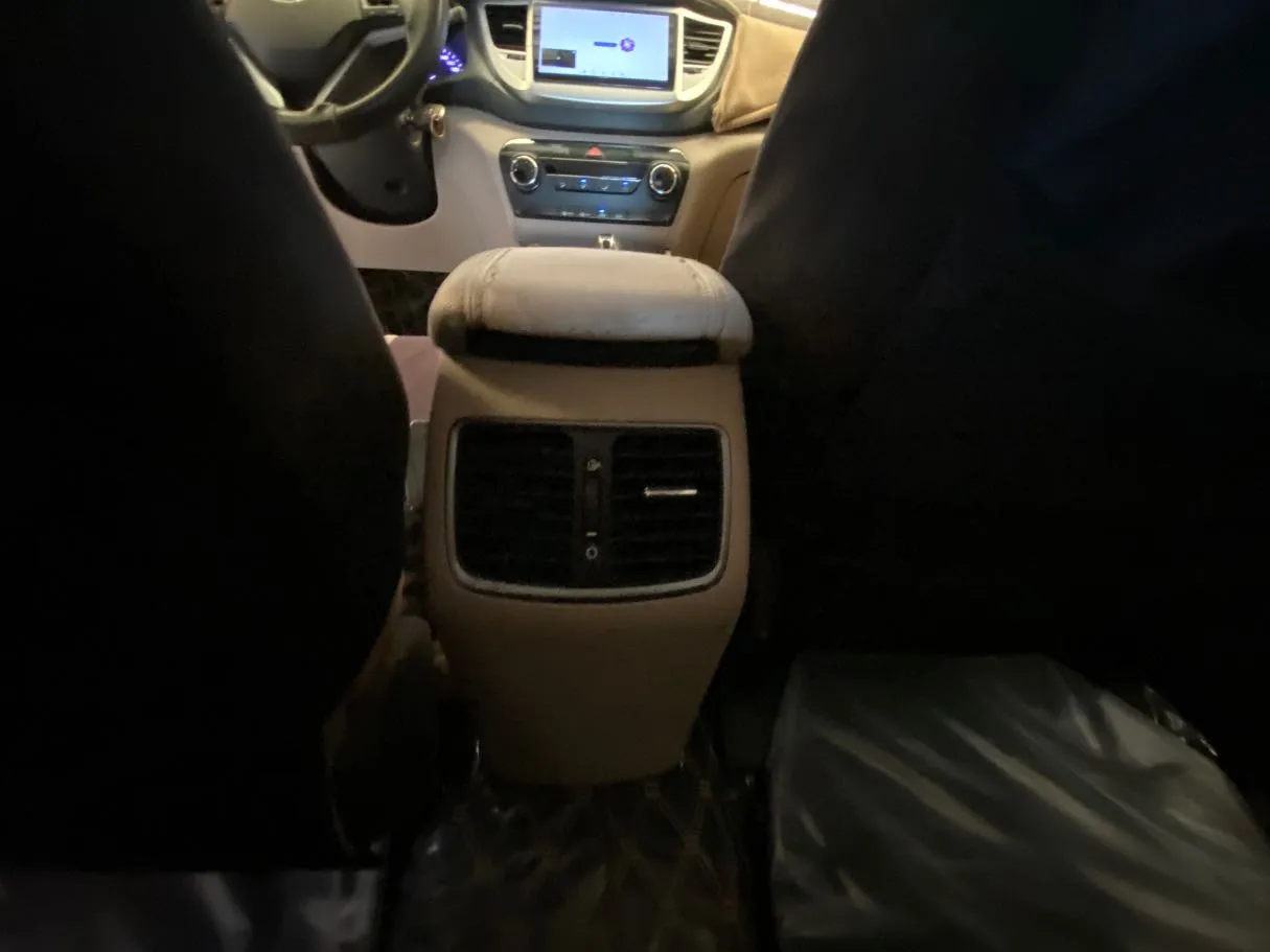 Car image 23