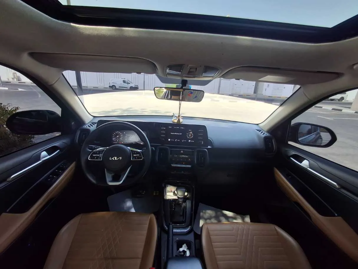 Car image 17