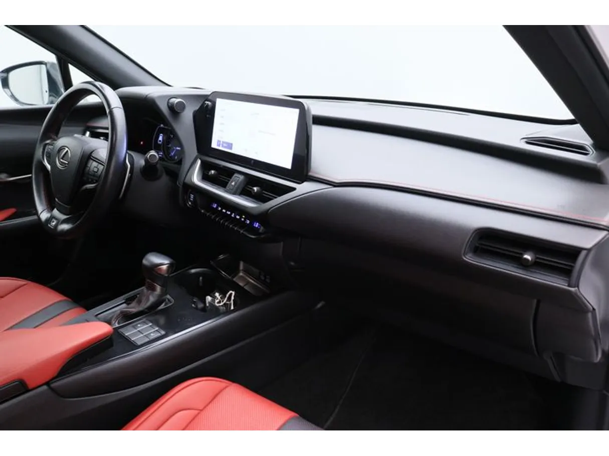 Car image 10