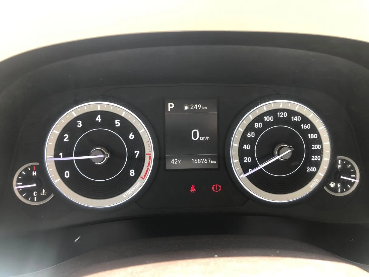 Car image 17