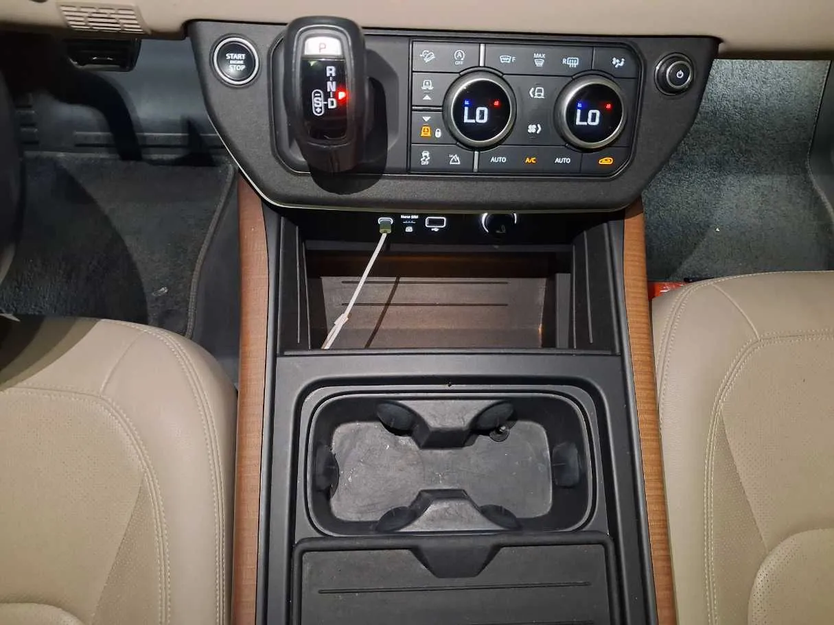 Car image 17
