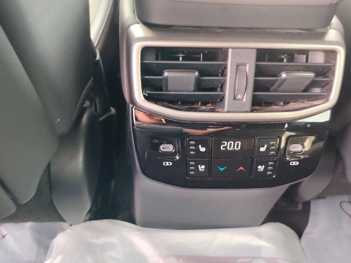 Car image 33