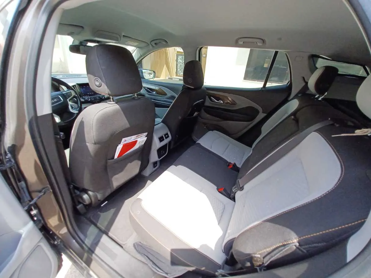 Car image 12