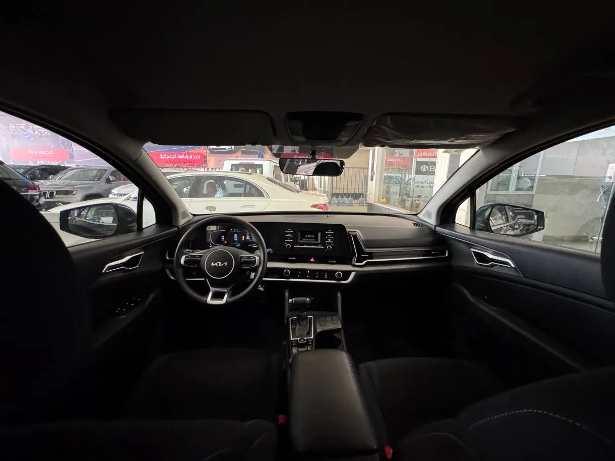 Car image 9