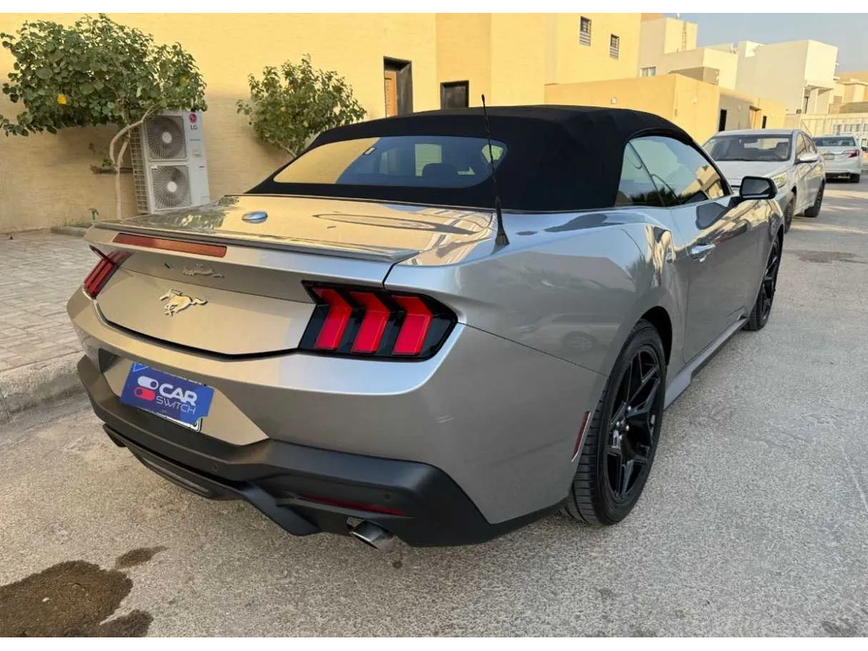 Car image 5