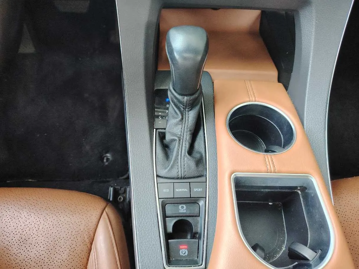 Car image 26