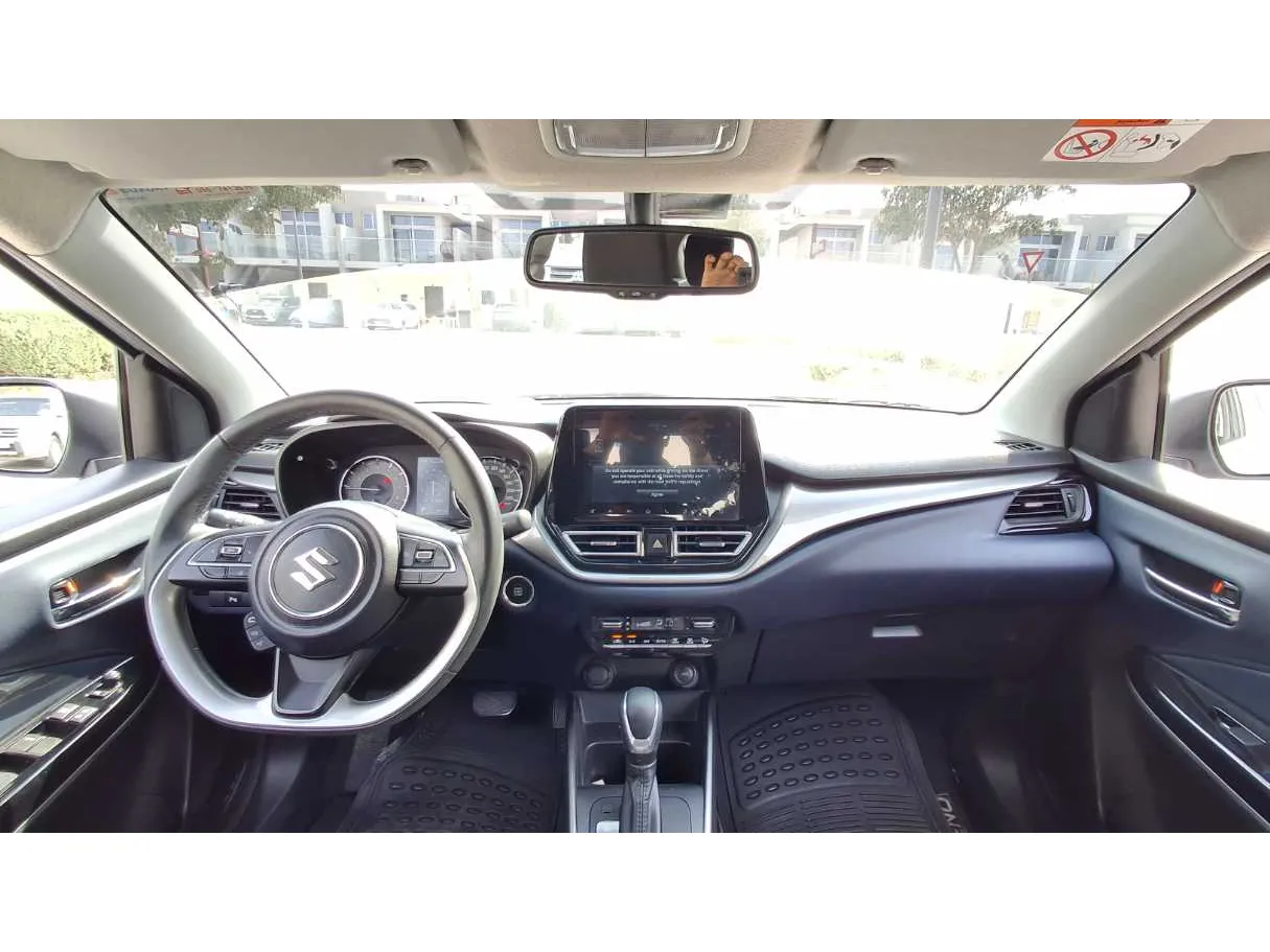 Car image 16