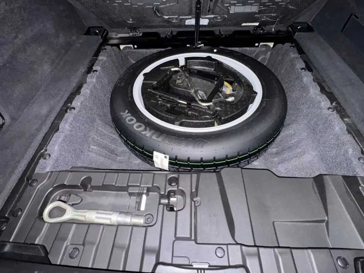 Car image 22