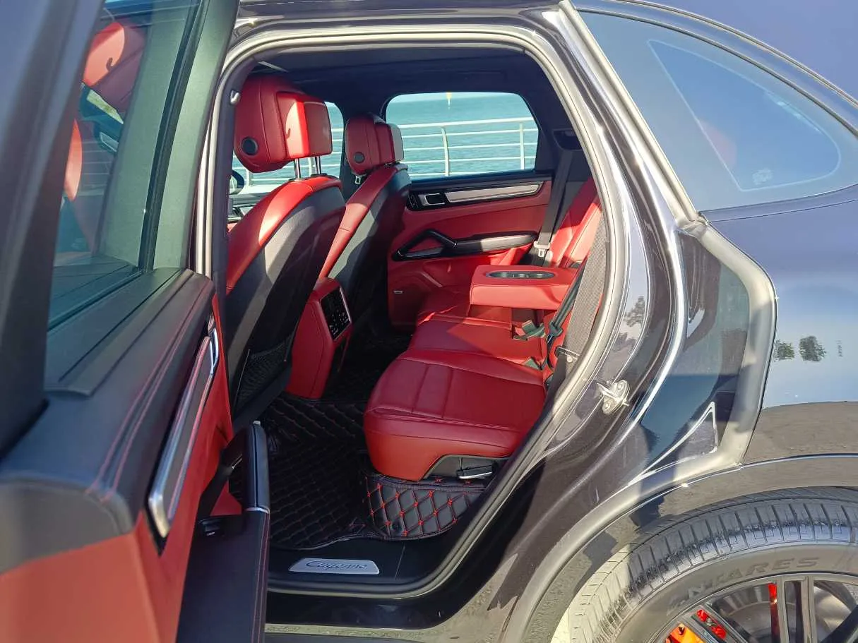 Car image 20