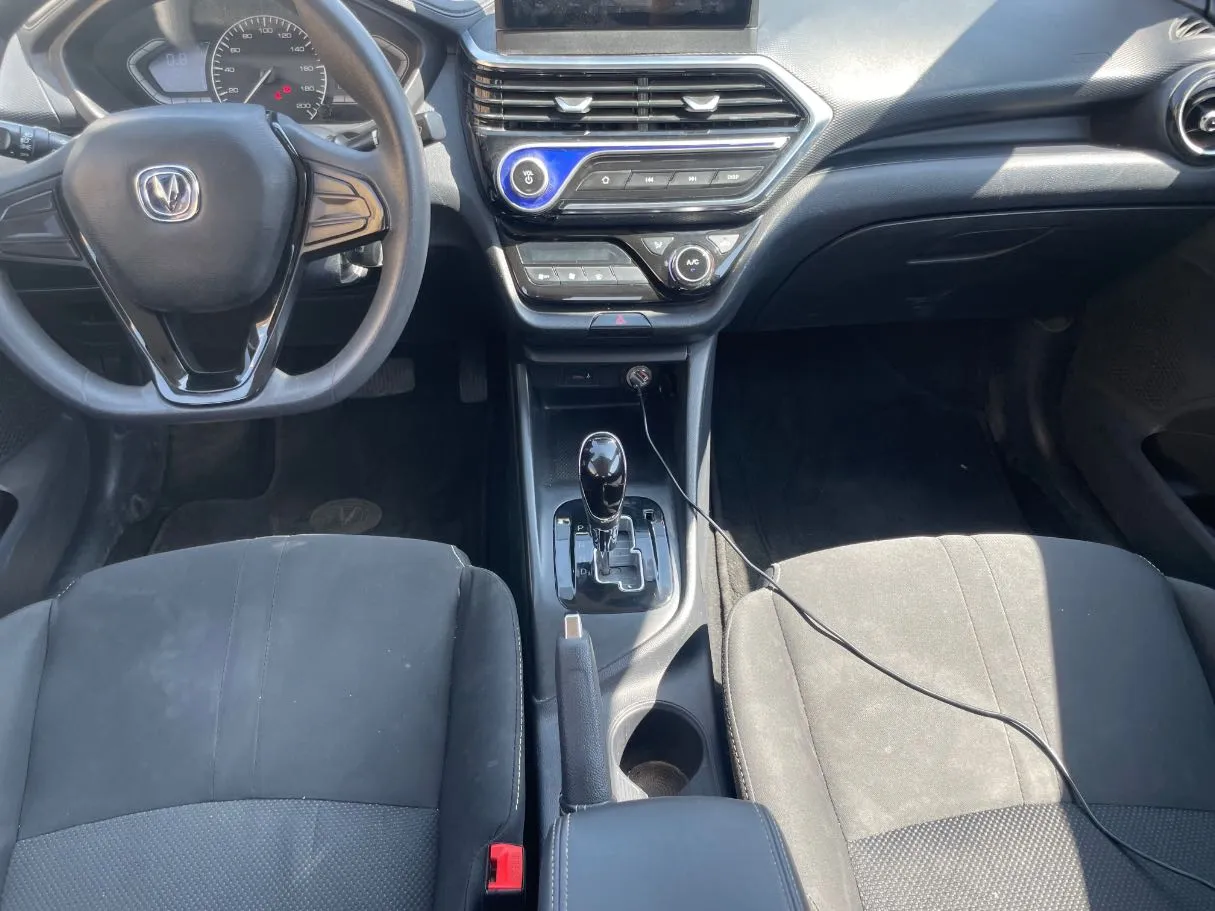 Car image 19