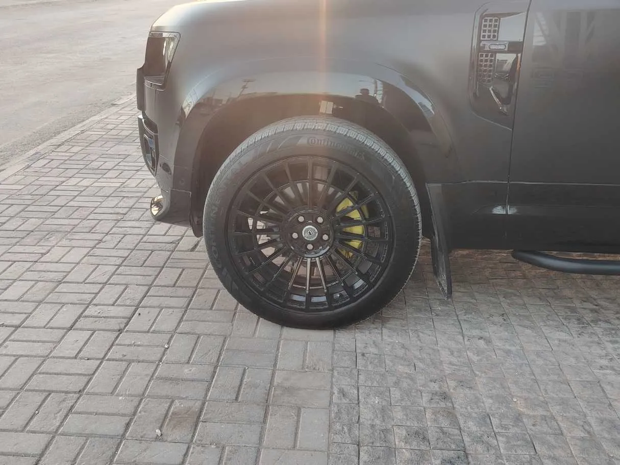 Car image 9