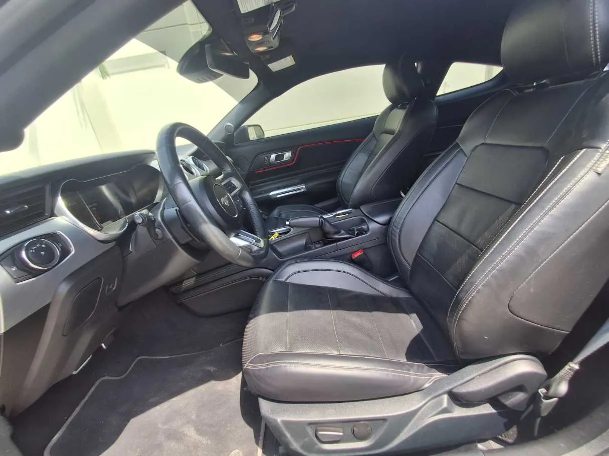 Car image 12