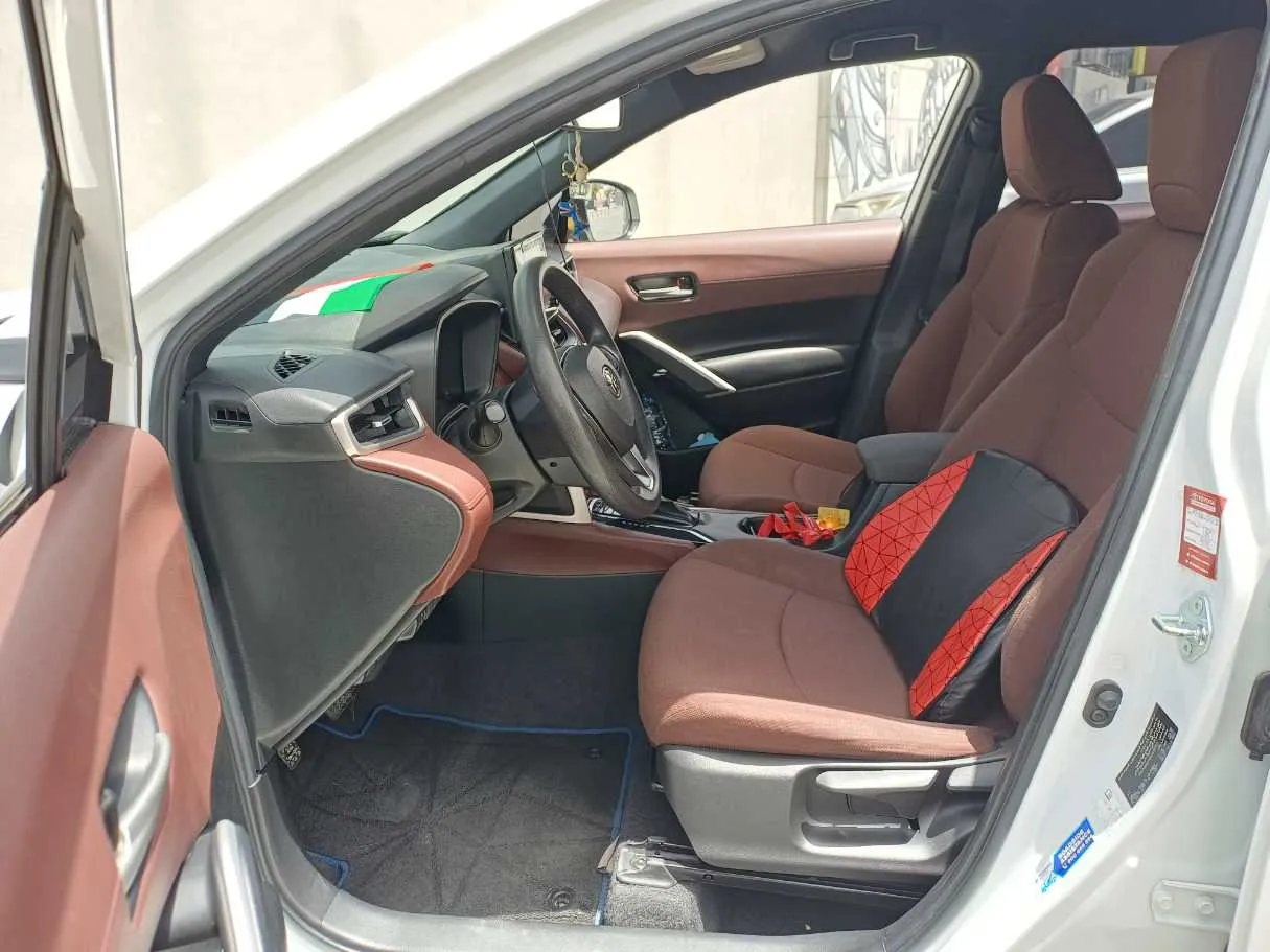 Car image 12