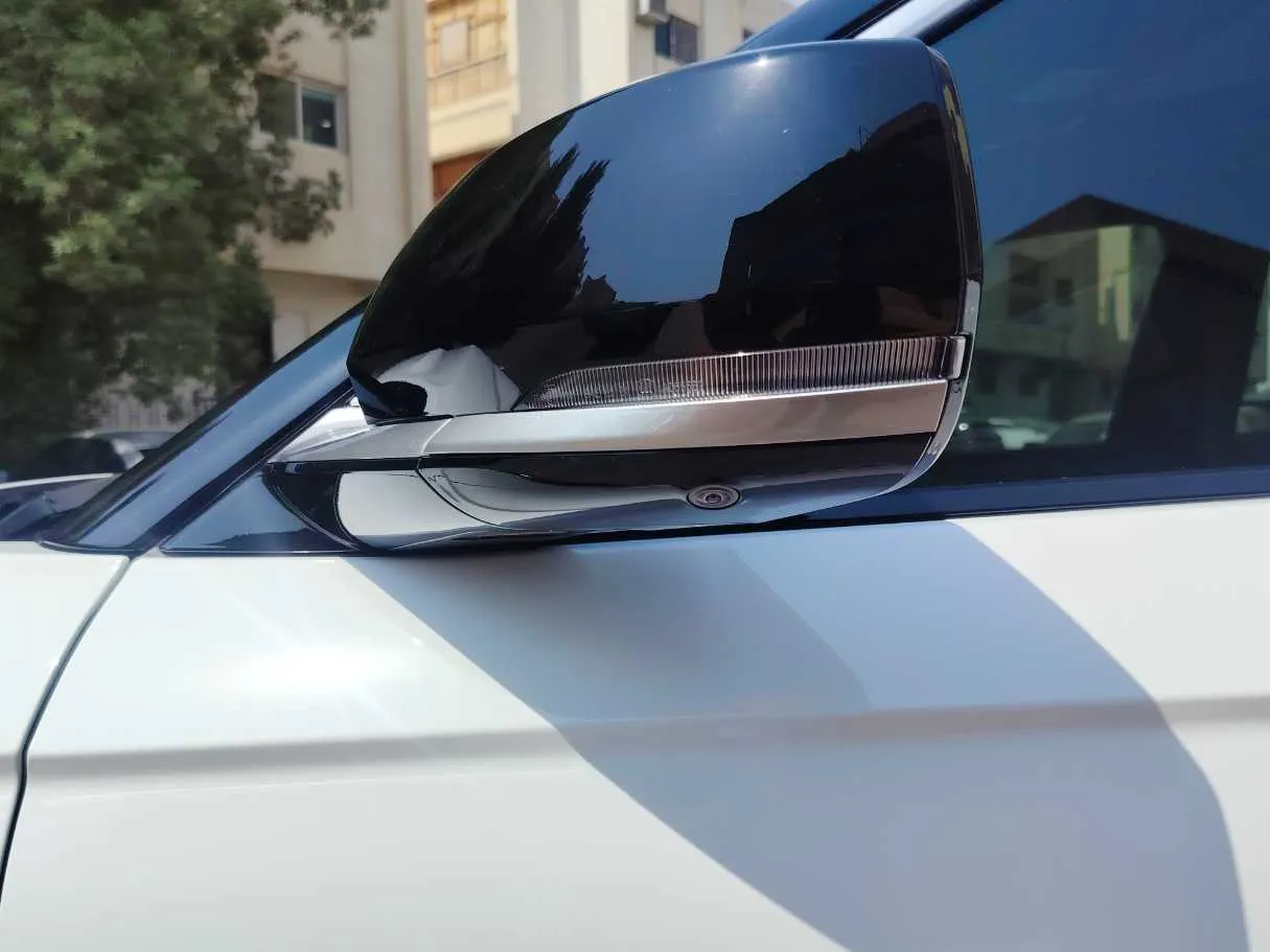 Car image 30