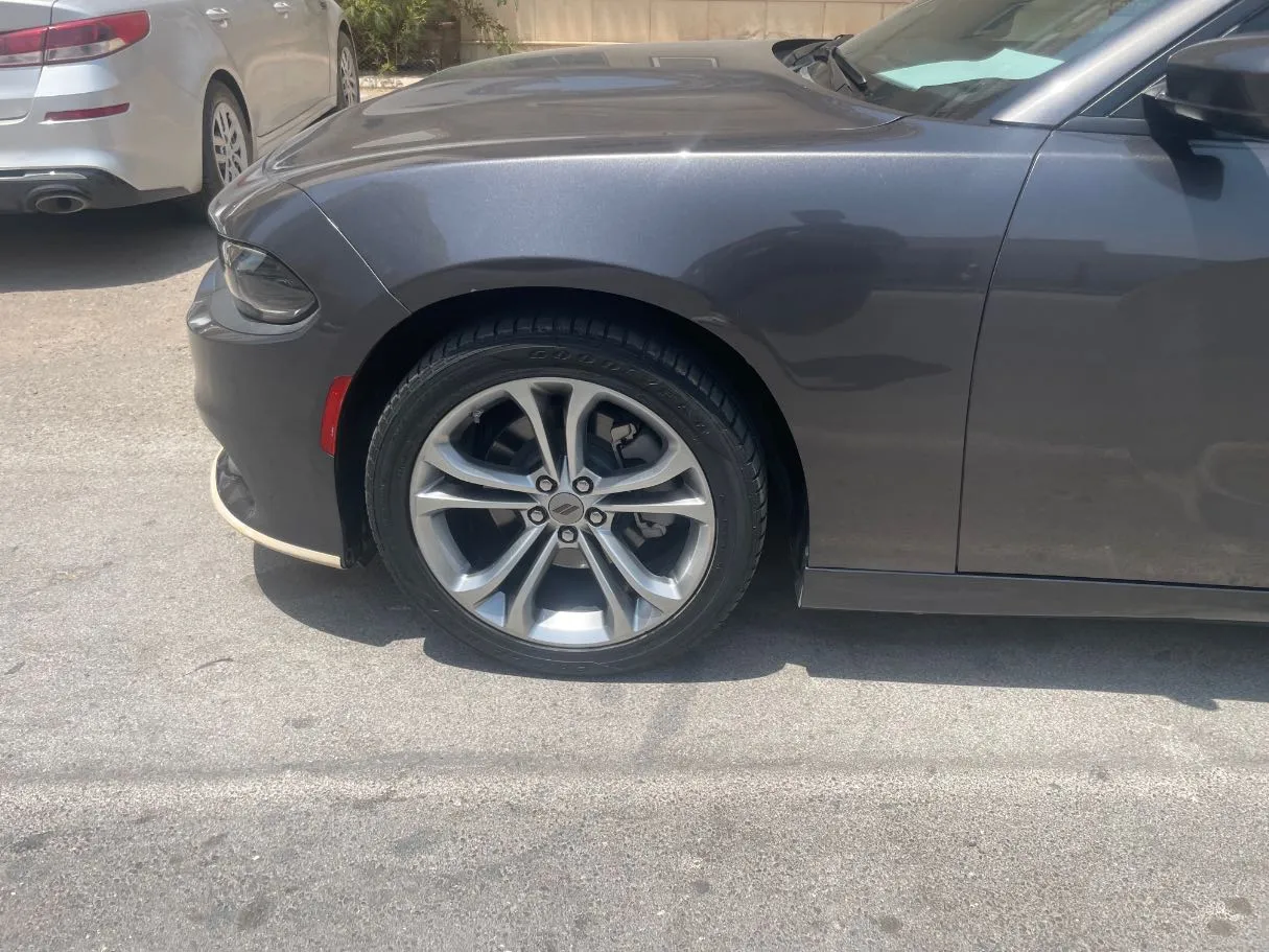 Car image 9
