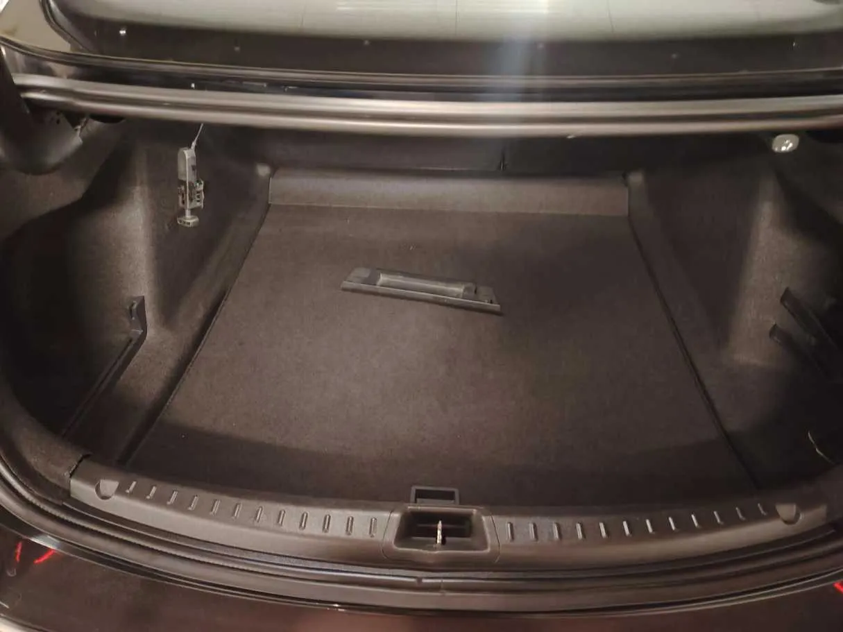 Car image 32