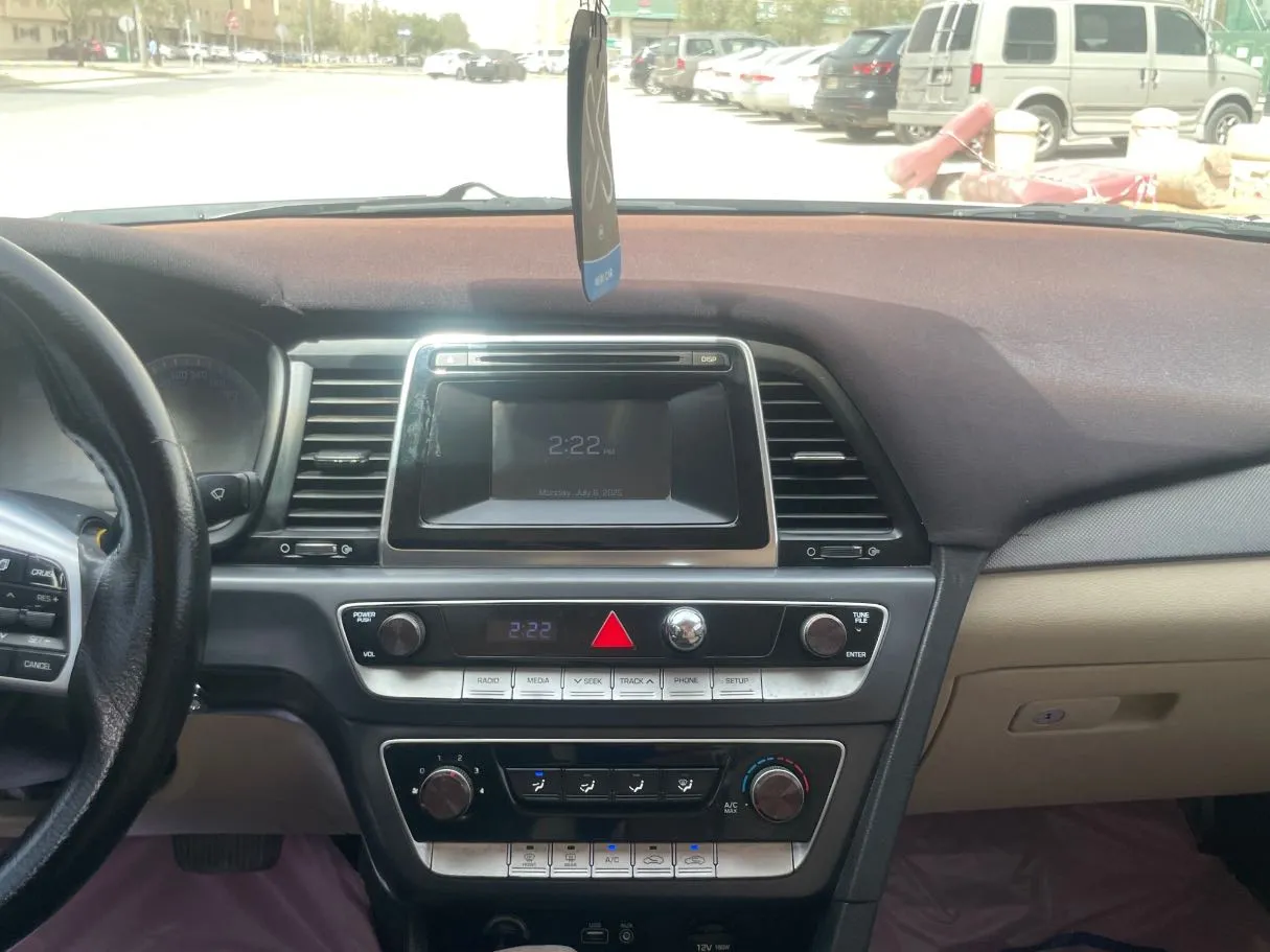 Car image 18