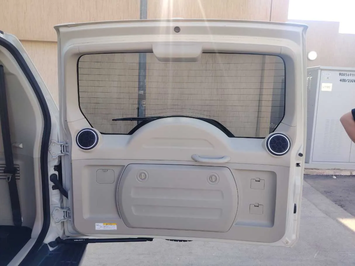Car image 32