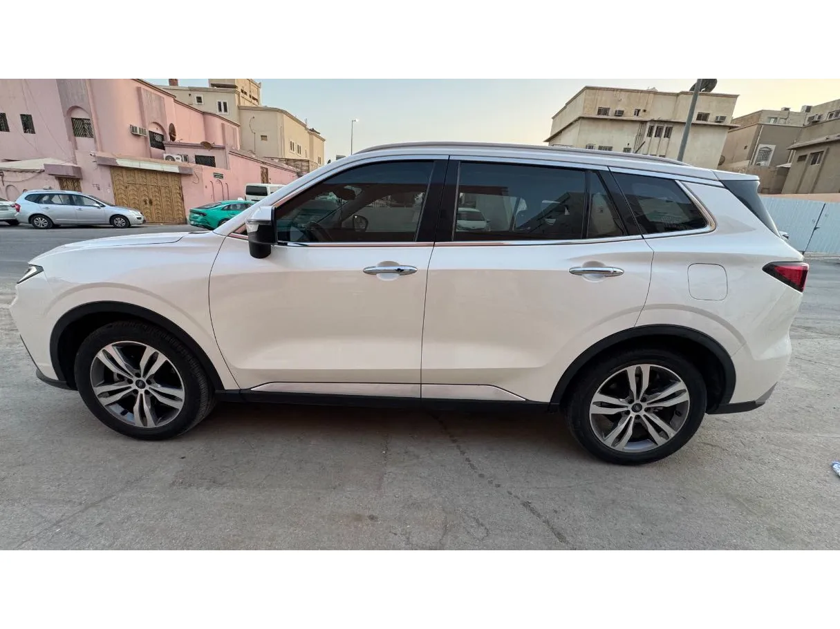 Car image 8