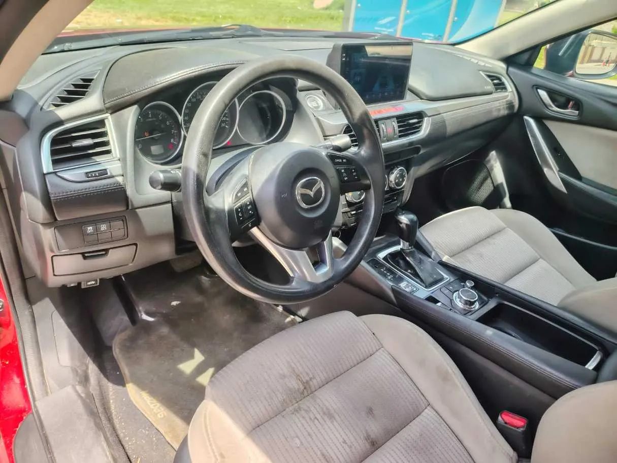 Car image 14