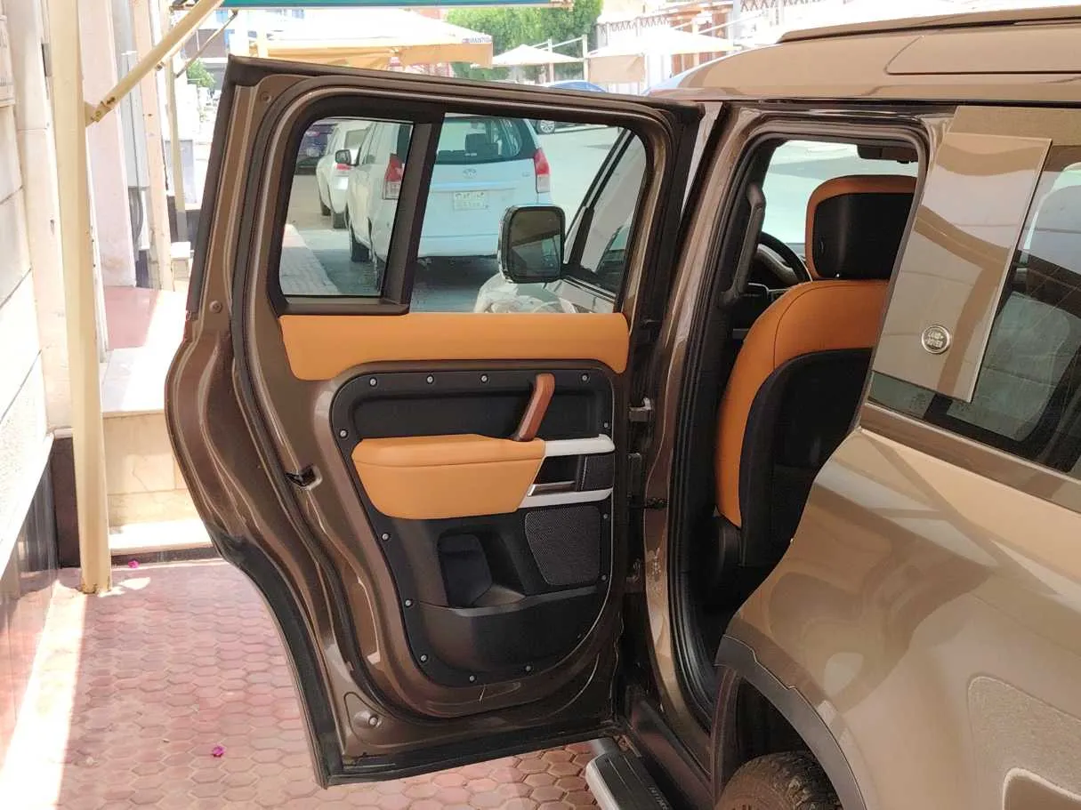 Car image 13