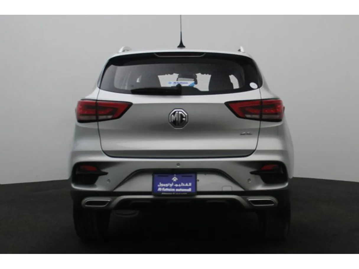 Car image 12
