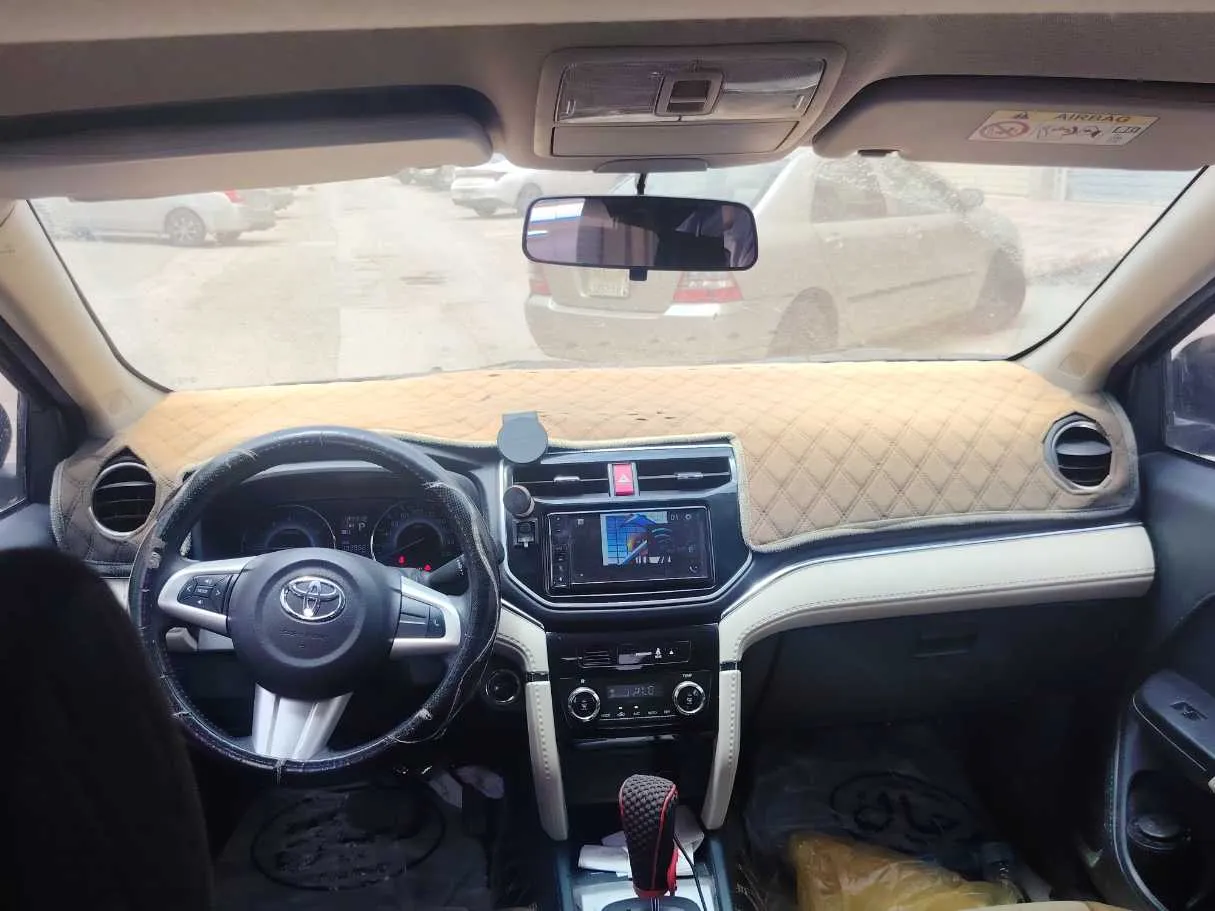 Car image 17