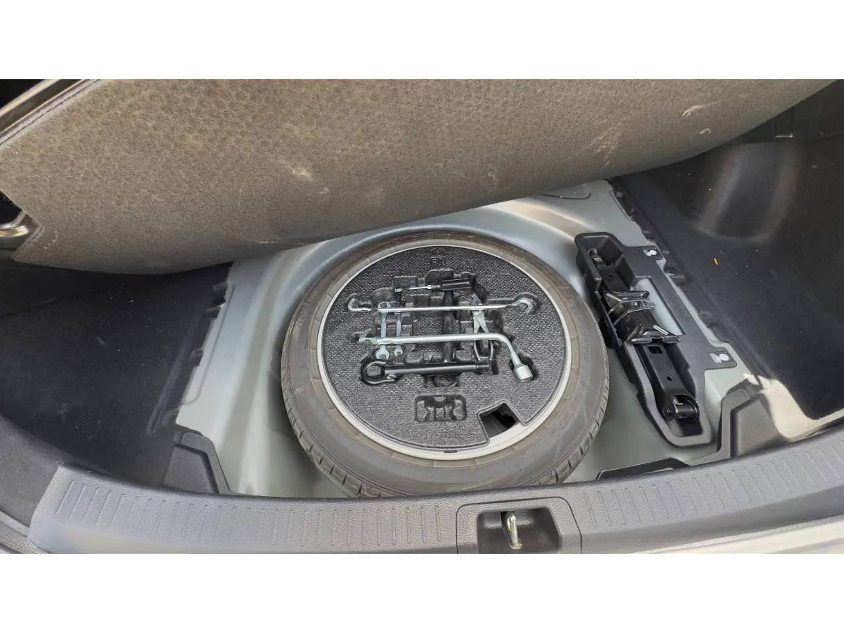 Car image 23