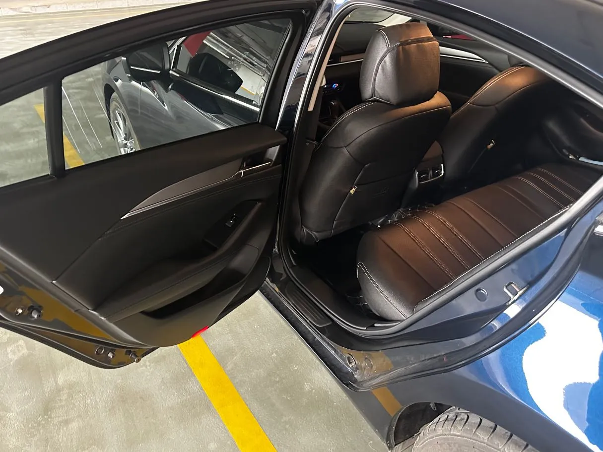 Car image 13
