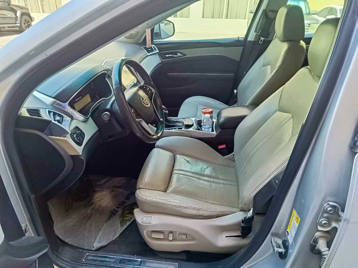Car image 11