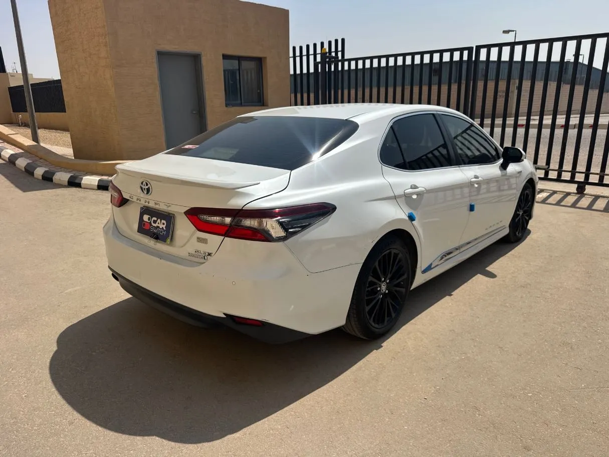 Car image 5