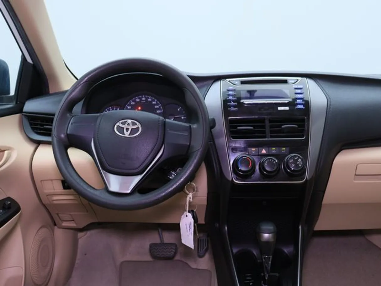Car image 15
